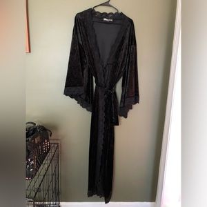 Foxblood Bathory Dressing Robe - Black Velvet